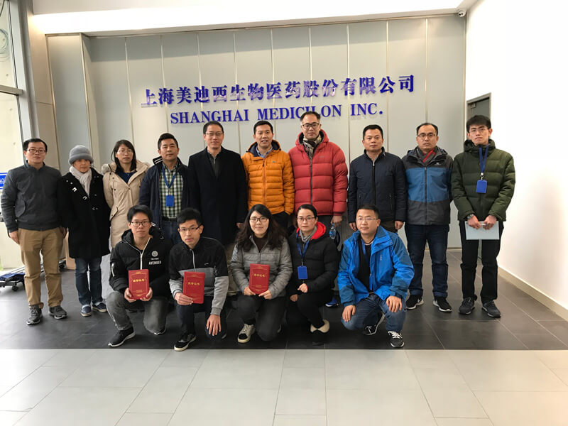 图为与会人员28圈南汇园区合影