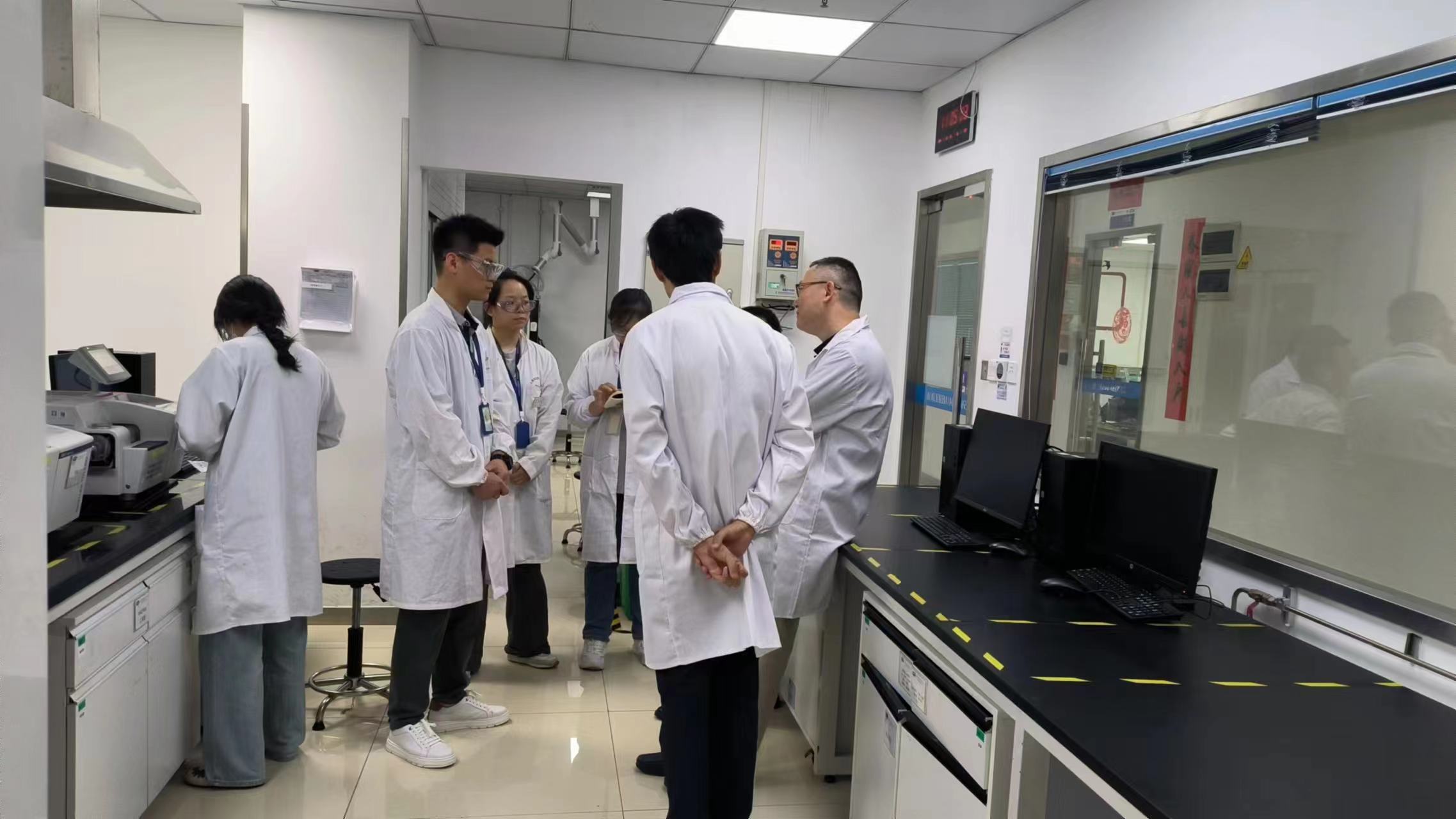 CNAS专家组对28圈实验室进行了全面而深入的检查